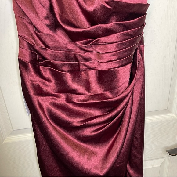 AZAZIE JEMMA
Cabernet Sheath Pleated Metallic Satin Dress Sz A14 - Picture 11 of 12
